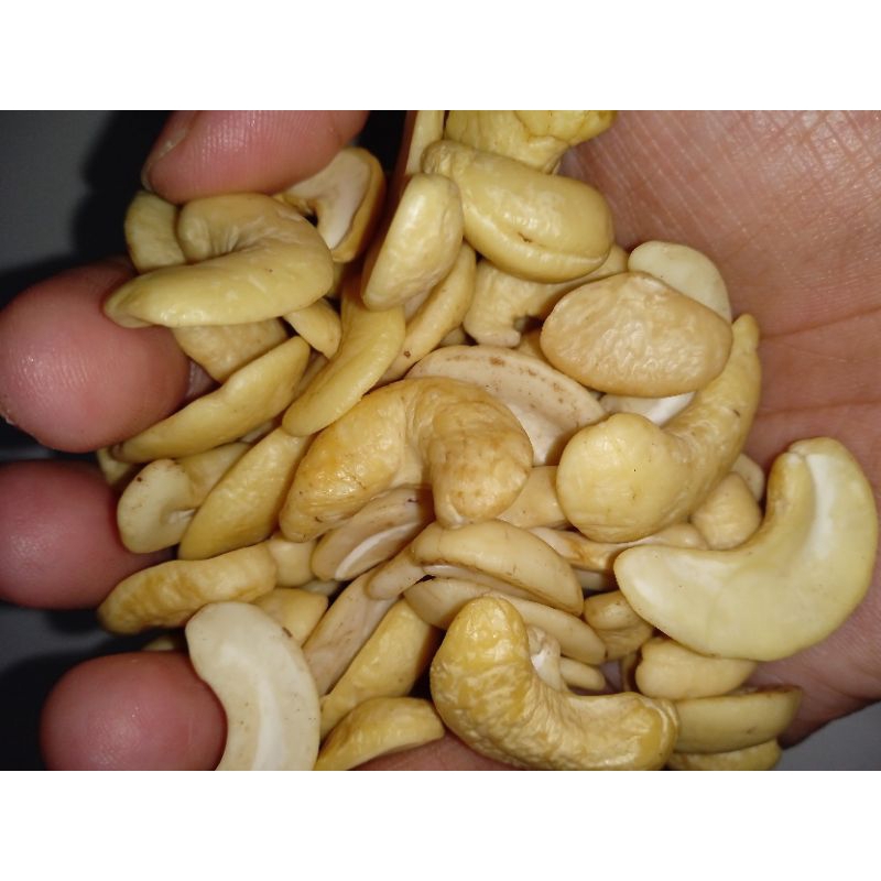 

KACANG METE MENTAH 1/2 Kg