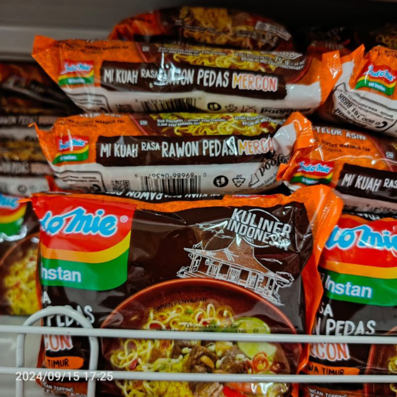 

indomie kuah rasa rawon pedas mercon