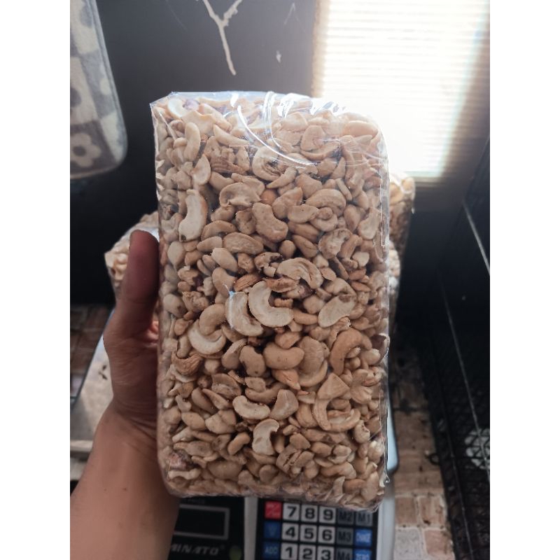 

kacang mede patahan premium mentah 1kg