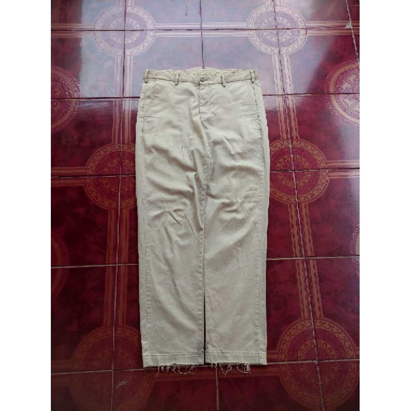 Celana chinos brand UNIQLO ORIGINAL store