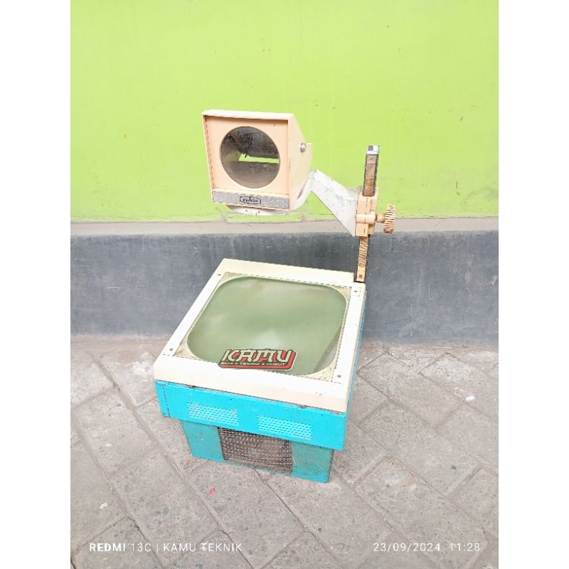 PROYEKTOR JADUL UNTUK KONDISI BEKAS PAJANGAN CAFE CLASIC
