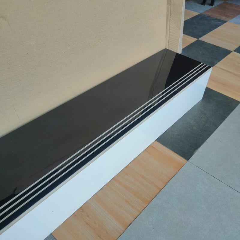 GRANIT TANGGA HITAM POLOS 30X120 + 20X120 DINDING PUTIH POLOS