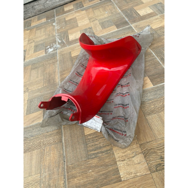 COVER LEGSHIELD TENGAH KAZE R COVER INNER BODY TENGAH KAWASAKI KAZE R KAZER MERAH