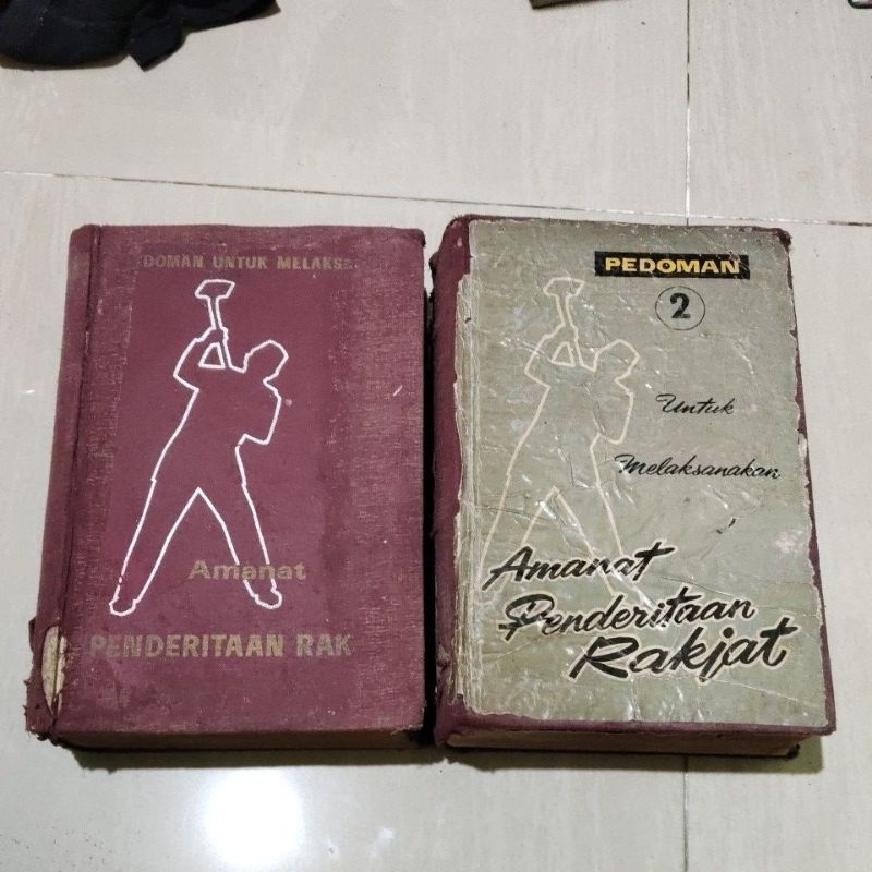 2 BUKU ORI PEDOMAN UNTUK MELAKSANAKAN AMANAT PENDERITAAN RAKJAT DJILID 1 & 2 TJETAKAN KE 2 PENERBIT 