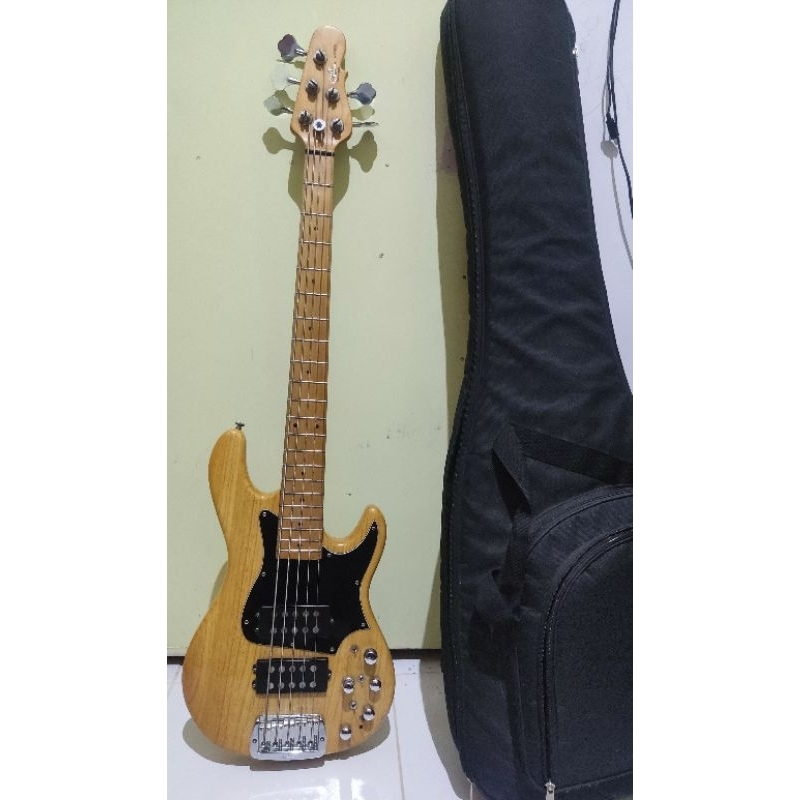 Bass aktif 5 senar G&L L2500