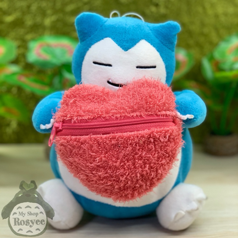 Boneka pokemon Snorlax Bawa Love Hati