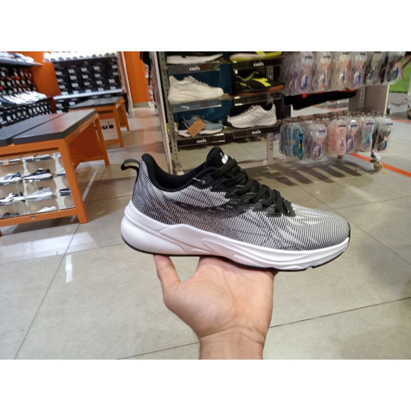 Sepatu lari wanita Diadora original/Diadora matrix women's running shoes black grey