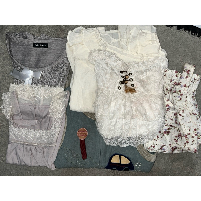PRELOVED Coquette top and cute top