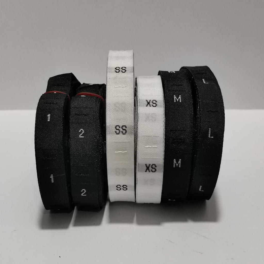 

Label Size Bordir Huruf Angka Putih / Hitam Label Baju Woven / Ukuran Baju Roll