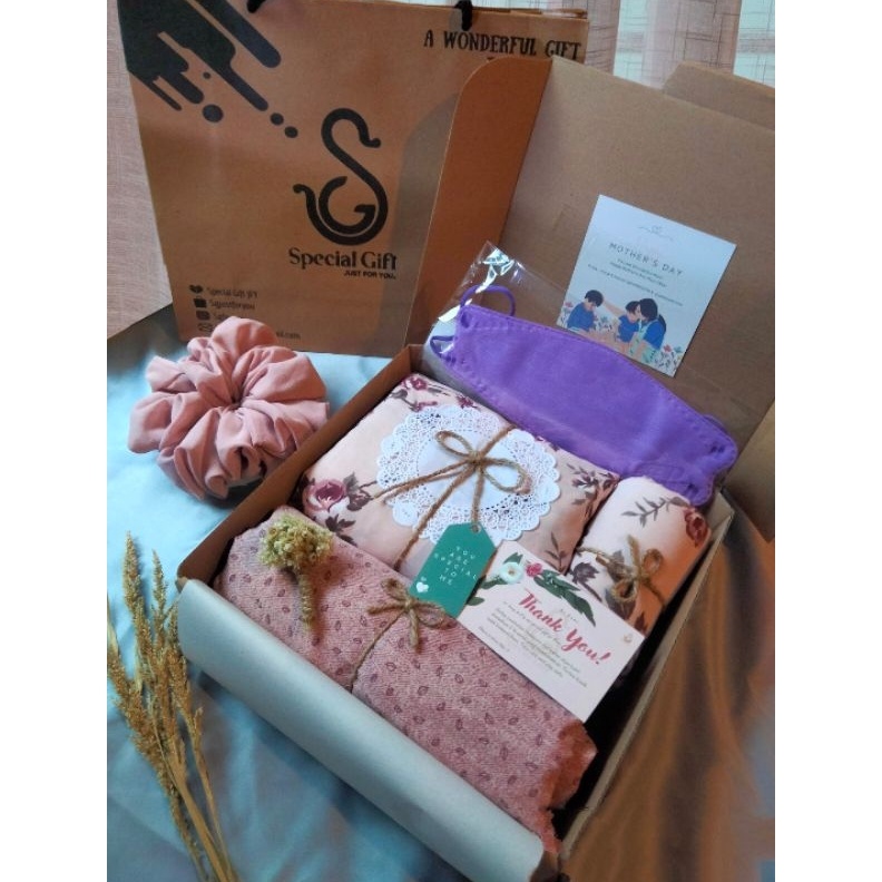 

SPECIAL GIFT Paket 7 Hampers Mukena DewasaKado Ulang TahunKado Pernikahan Mewah Estetik