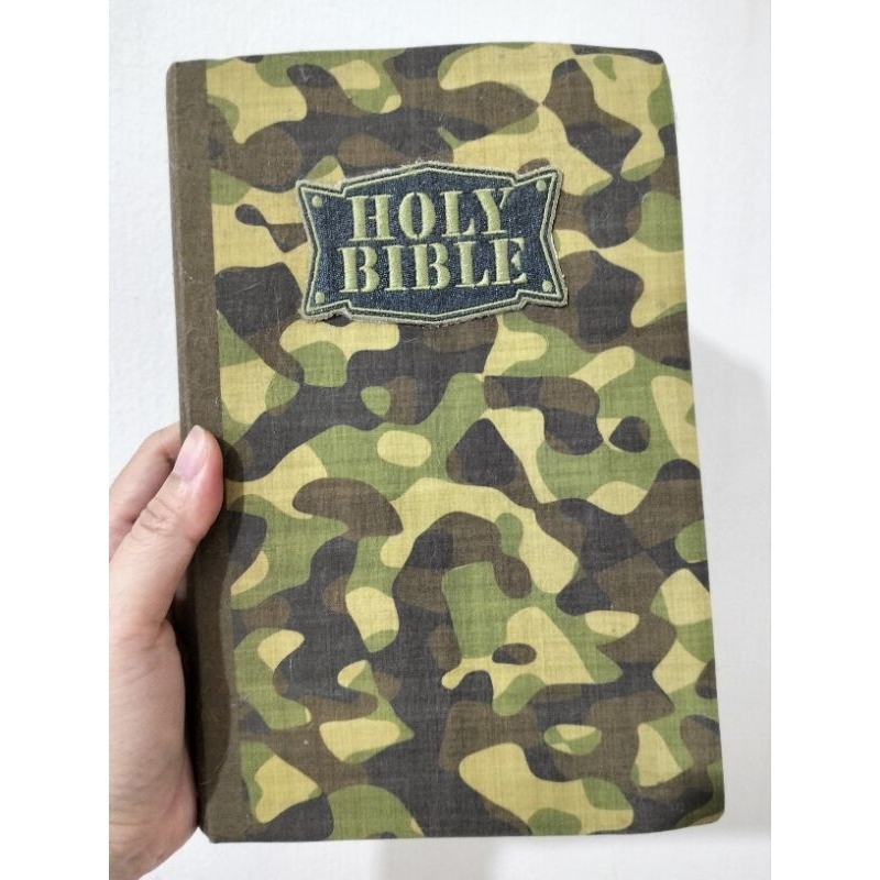 Holy Bible Camouflage NKJV Alkitab Kristen Loreng Bahasa Inggris