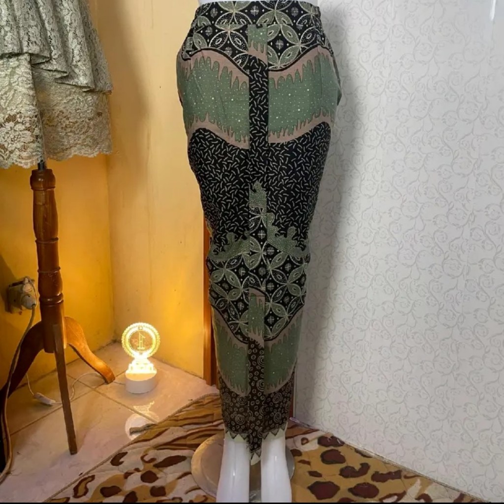 BATIK DHARMARAJA Rok Wiru Manten Premium Motif TRUNTUM HIJAU SAGE Bahan Katun Primisima