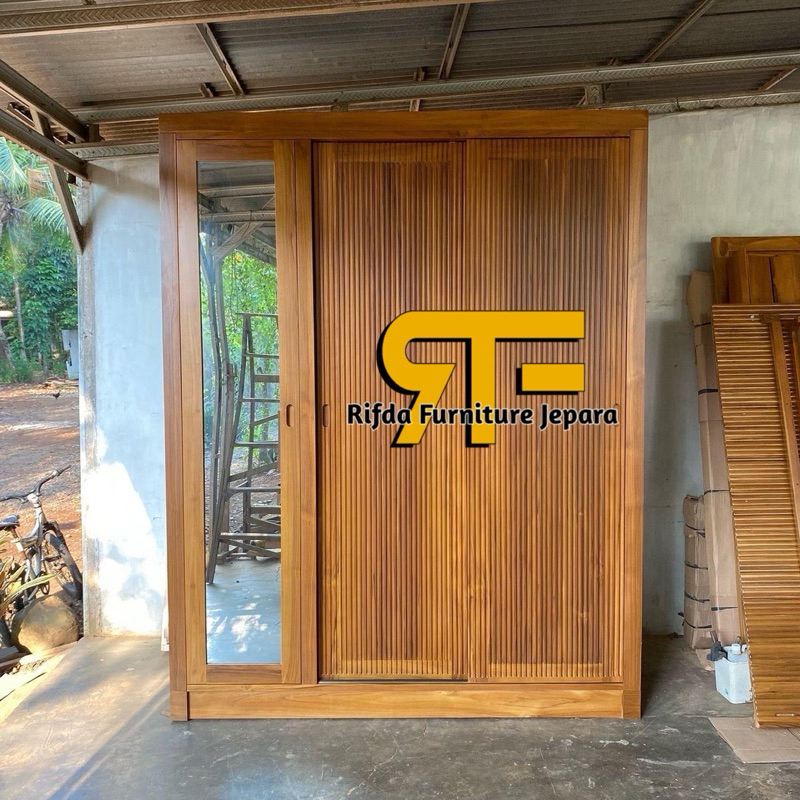 Lemari Pakaian Jati Salur Pintu 3 ( Lemari Pakaian Pintu 3, Lemari Pakaian Jati Ukir, Lemari Pakaian