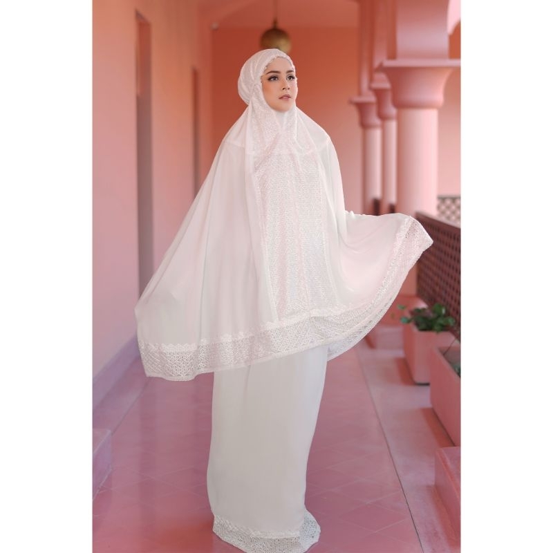 Buttonscarves - Signature Lace Prayer Robe White (Kids)