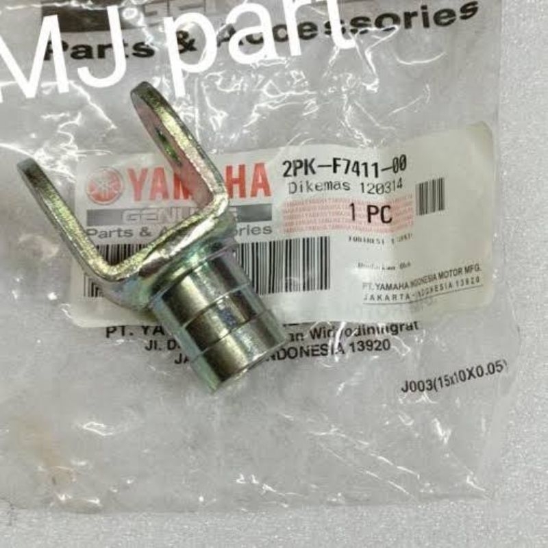 100%ORI Plat Sambungan Dudukan Footstep Depan R15 V2, Xabre 2PK-F7411-00