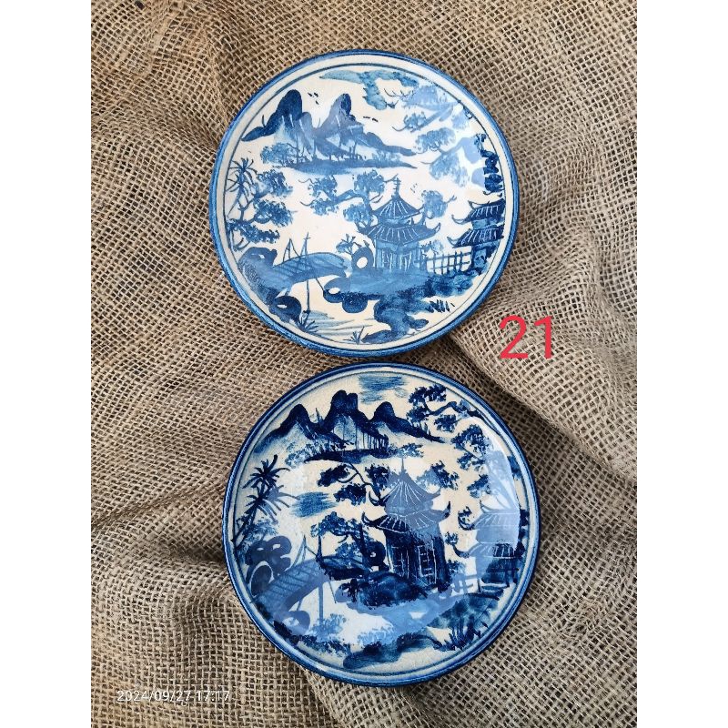 2 buah piring keramik lukis gambar pemandangan china biru putih di buat seperti antik kuno, untuk de