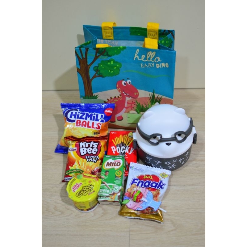 

Paket Hampers Ulang Tahun Anak Isi Tempat Makan Panda Bulat dan Snack dengan Tas HBPA Laminasi Ukuran 25 x 25 x 15 cm