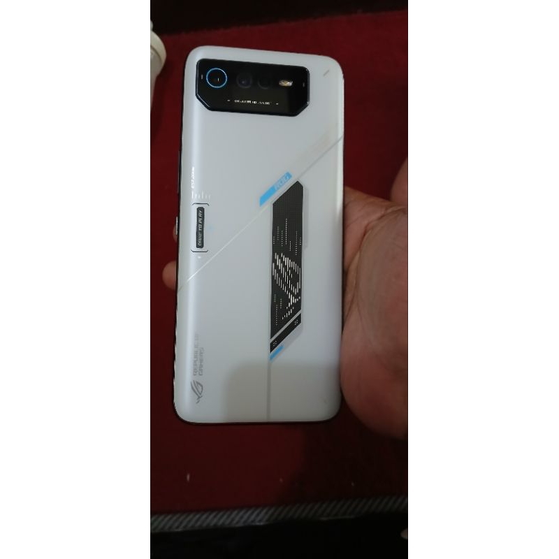 Asus Rog Phone 6 Ram 8/256 Second Normal Cuma minus Lecet pemakaian bagian tombol power