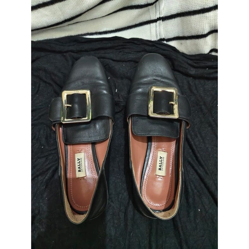 Sepatu Bally