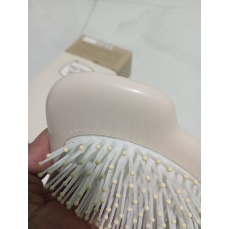 

Peanuts Snoopy Hair Brush innisfree