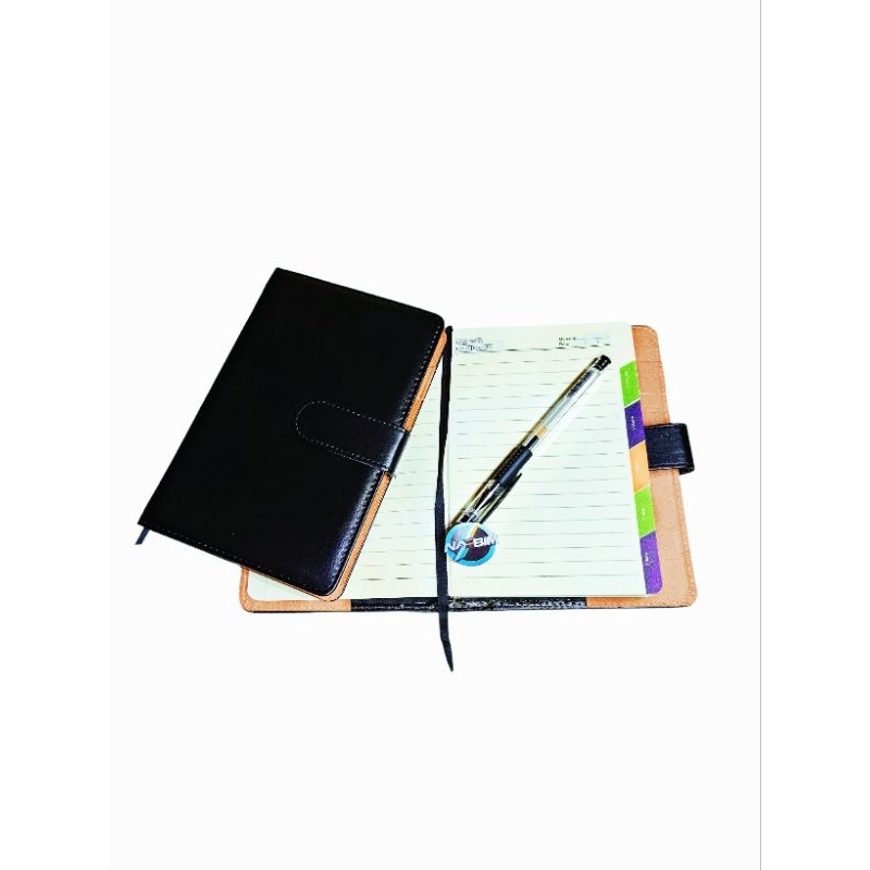 

Agenda kulit note book kulit kancing magnet ukuran A5 index ( terimacetak costume logo)