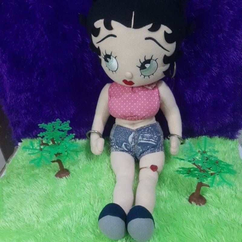 Boneka Betty Boop model duduk