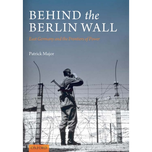 

Behind the Berlin Wall ( D )