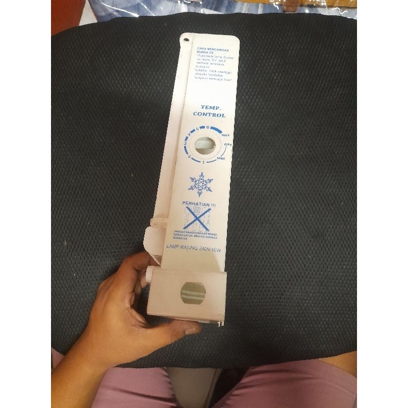 Penutup tempat Thermostat kulkas aqua1 pintu Kulkas Aqua AQR D181original