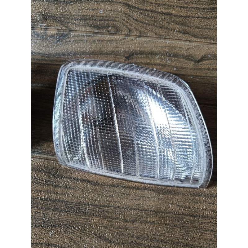 lampu sein depan mercy W124 hella germany