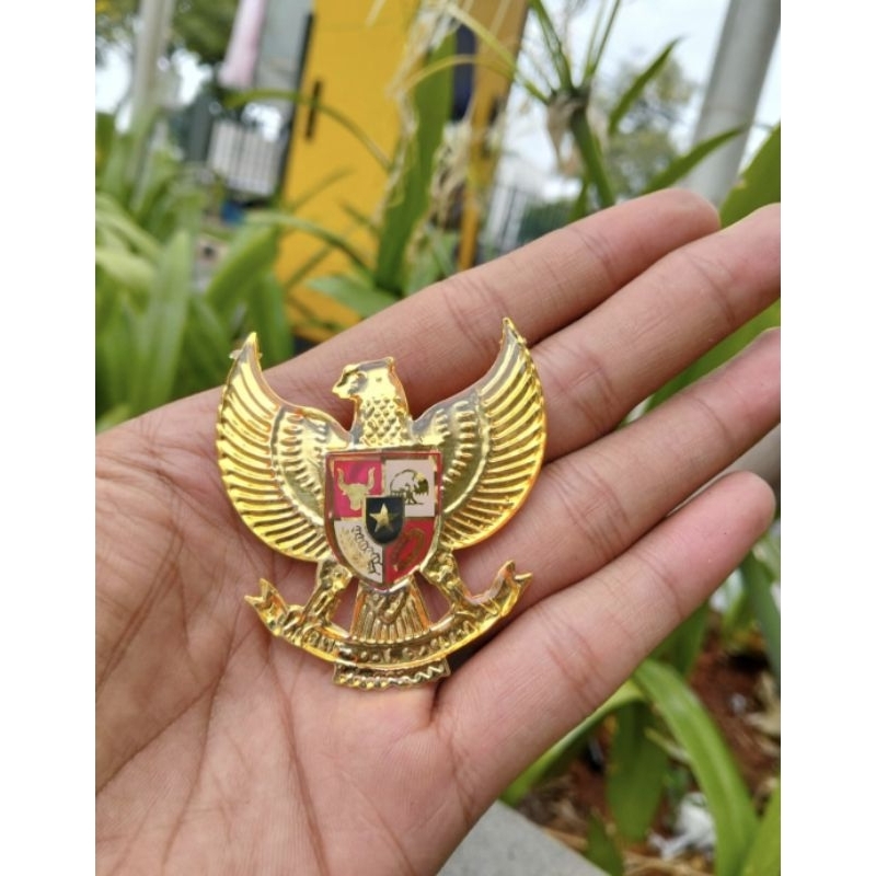 pin garuda peci