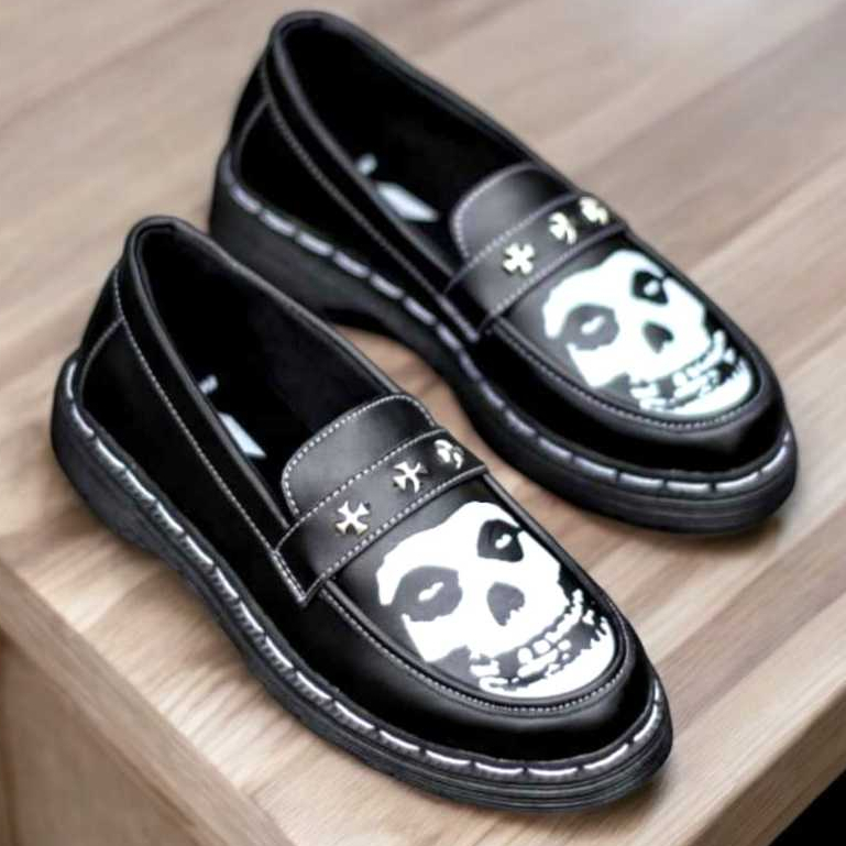 Portibee Spike Misfits Sepatu Skena Pantofel Loafers Docmart Mistis Hitam Pria Kulit PU Sintetic Pre