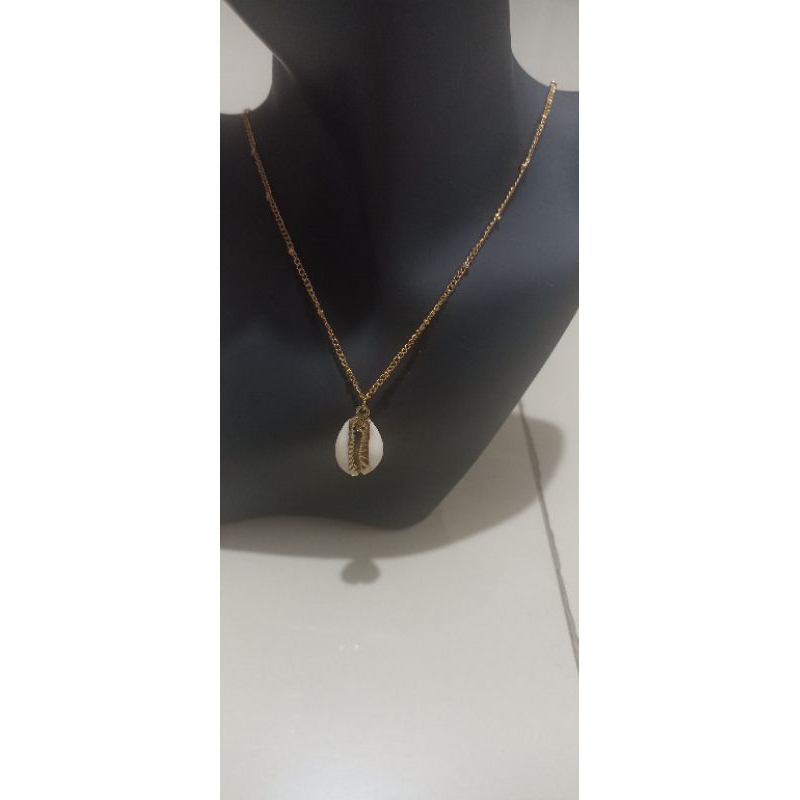 livine aksesoris import kalung bentuk keong kuwuk