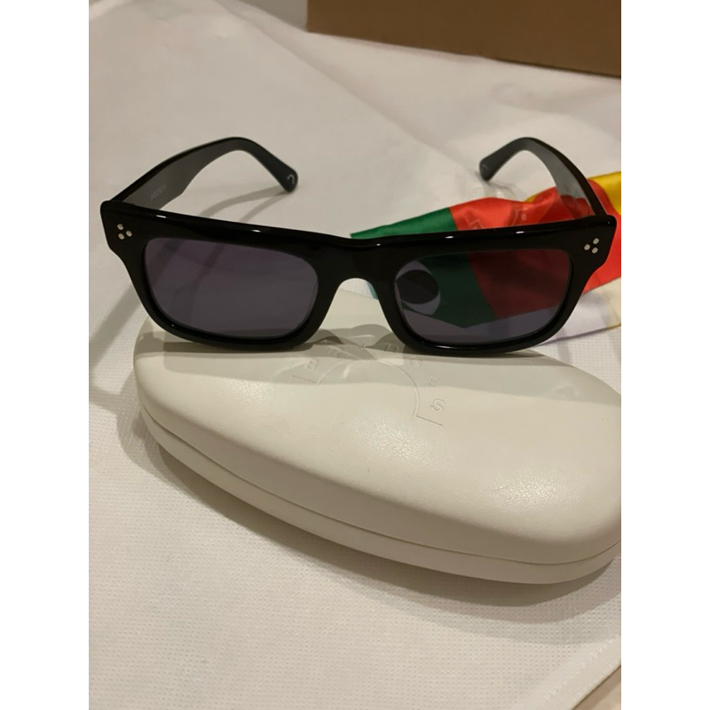 Kacamata Hitam Bridges Eyewear