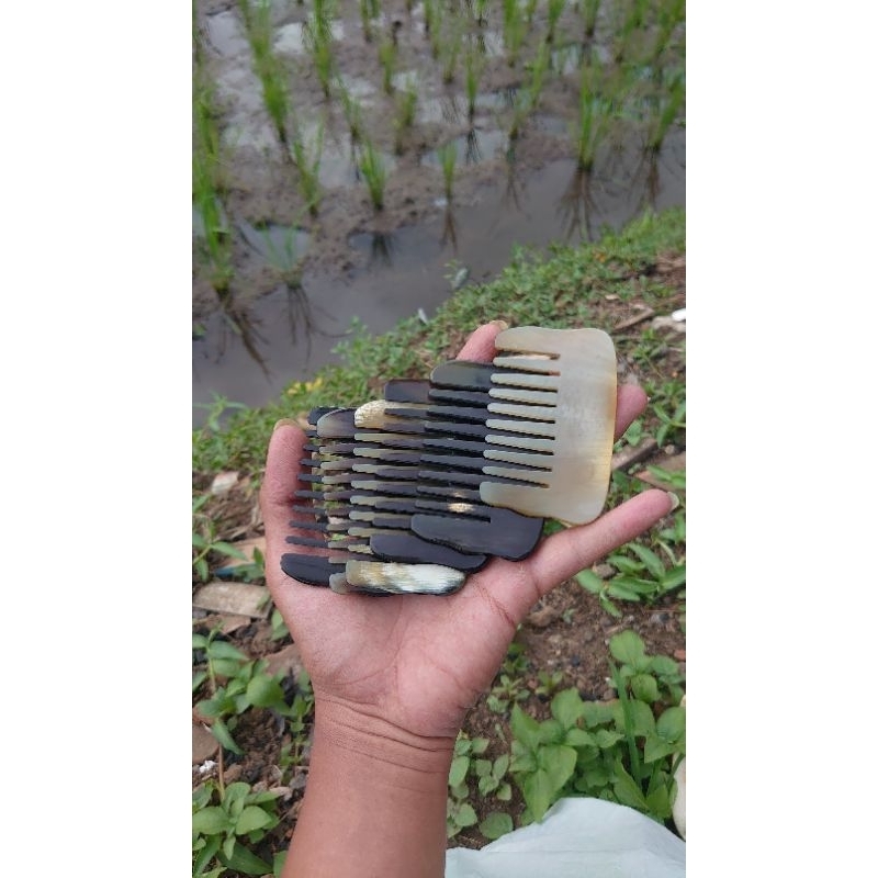 Alat refleksi Guasha dan sisir asli dari tanduk sapi