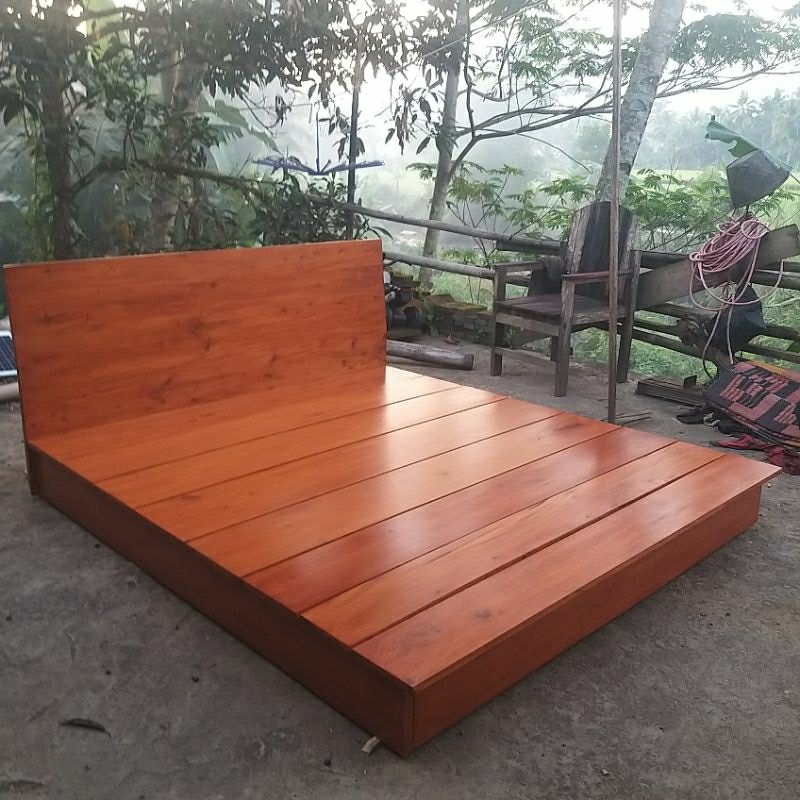 DIPAN KAYU MAHONI 200×200CM KING SIZE