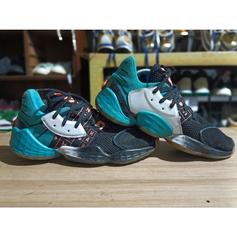 Sepatu Basket Adidas Harden Vol. 4 size 44