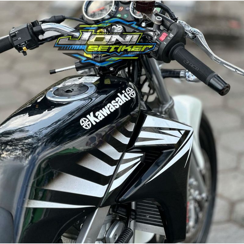 STIKER STRIPING ORI KAWASAKI NINJA SS 2014 PUTIH HITAM STIKER NINJA SS PUTIH HITAM 2014