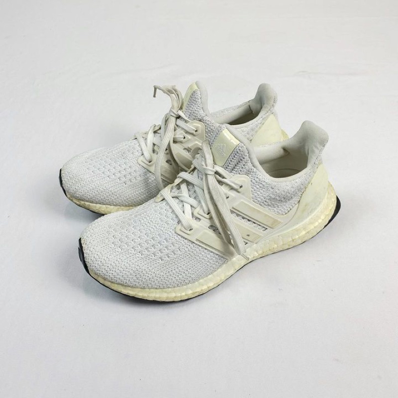 sepatu ADIDAS ULTRABOOST DNA