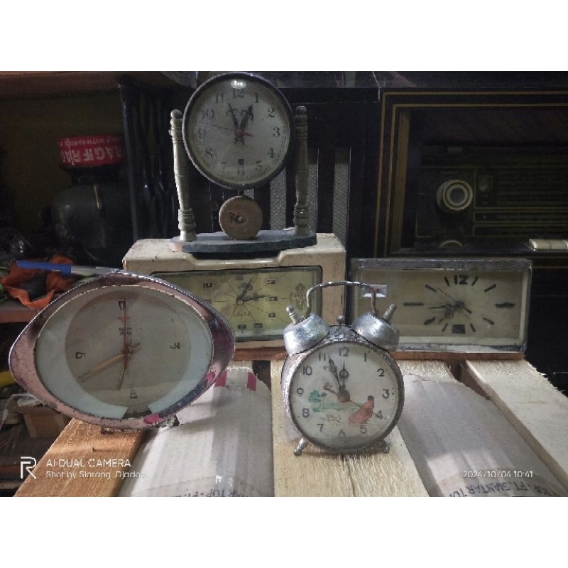 jam weker antik kuno jadul untuk display