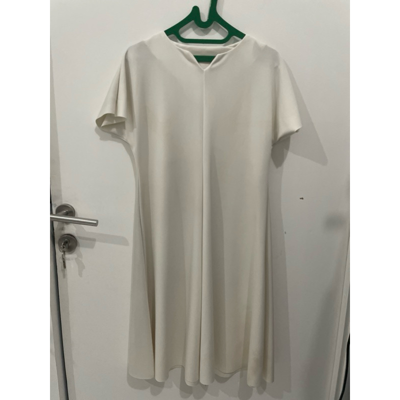 Preloved. Midi Dress baju putih polos