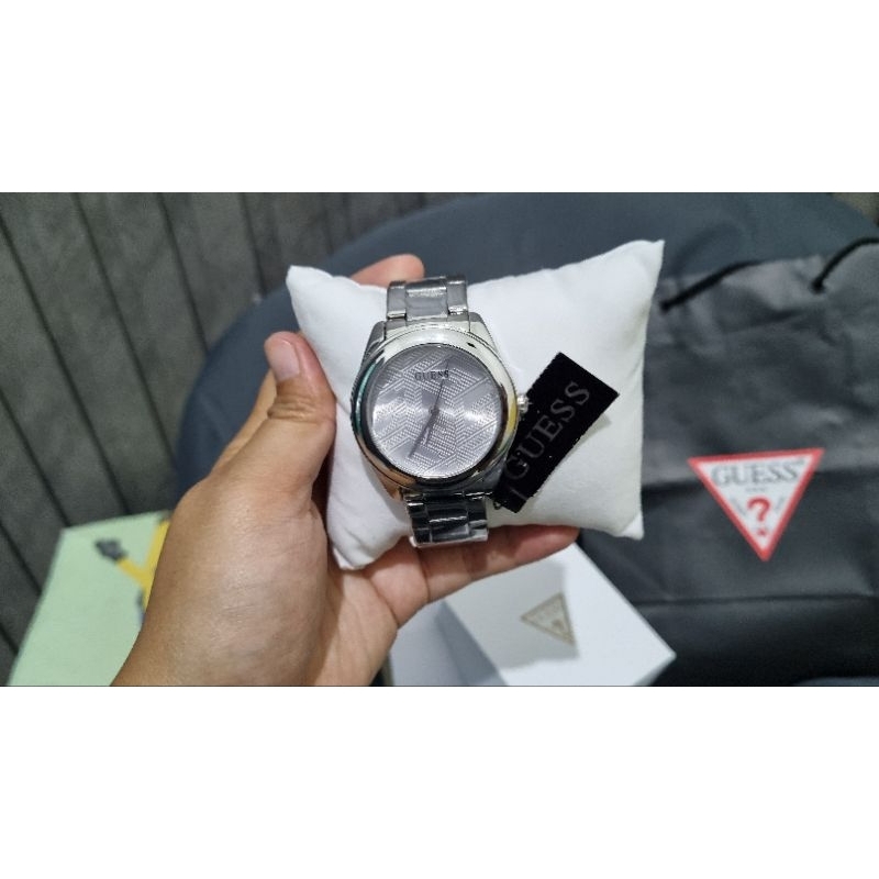 GUESS Ladies watch CUBED silver - GW0606L1