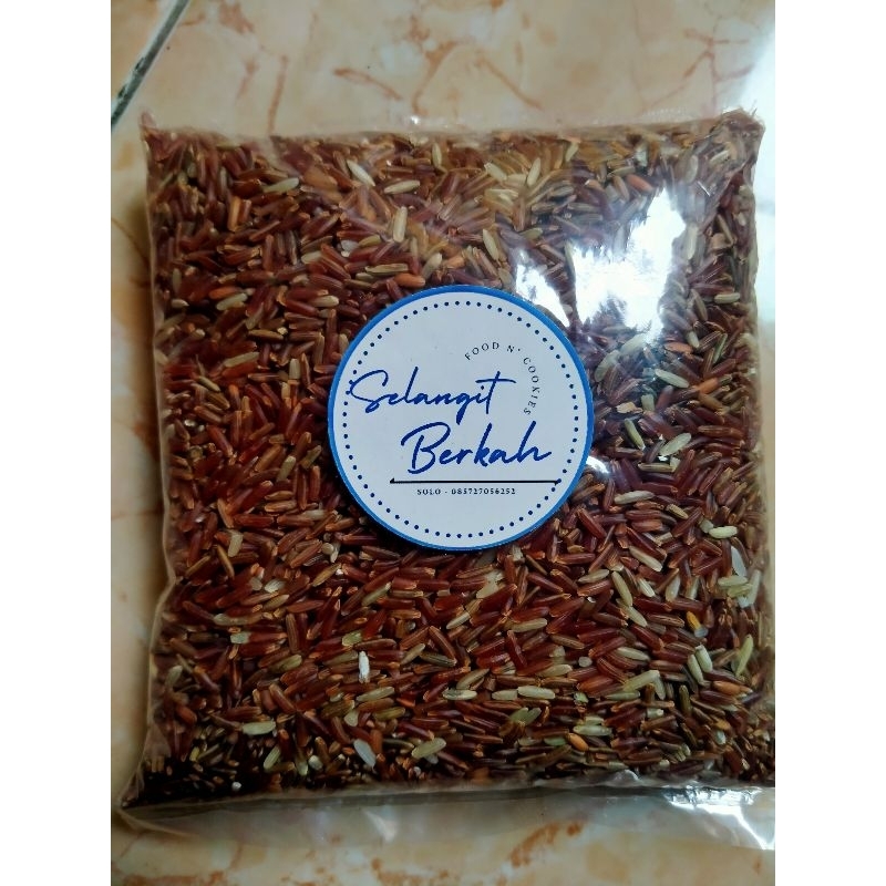 

Beras merah konsumsi Bersih dari krikil. Berat 500gr..