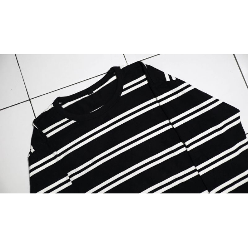 uniqlo crewneck stripe