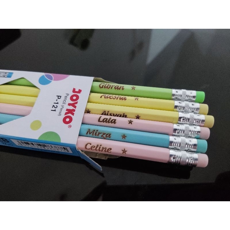 

Pensil Joyko Custom Nama Tulisan Grafir Laser | FREE Custom Nama / Logo ukir | Pencil Joyko Kayu Souvenir Custom Grafir Laser