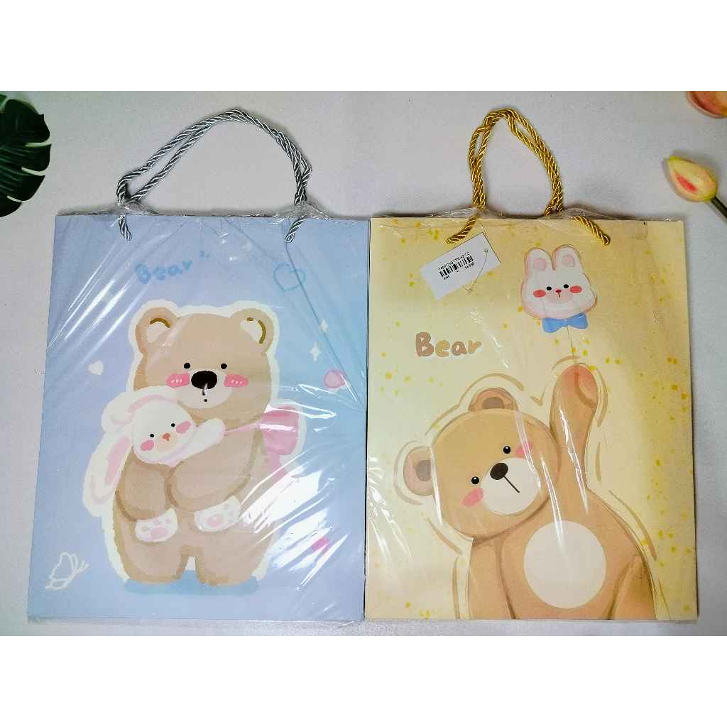 

Surprice Paperbag Tenteng Tali Motif Bear 26x32x10cm / Paper Bag Cute / Goodie Bag / Tas Kado