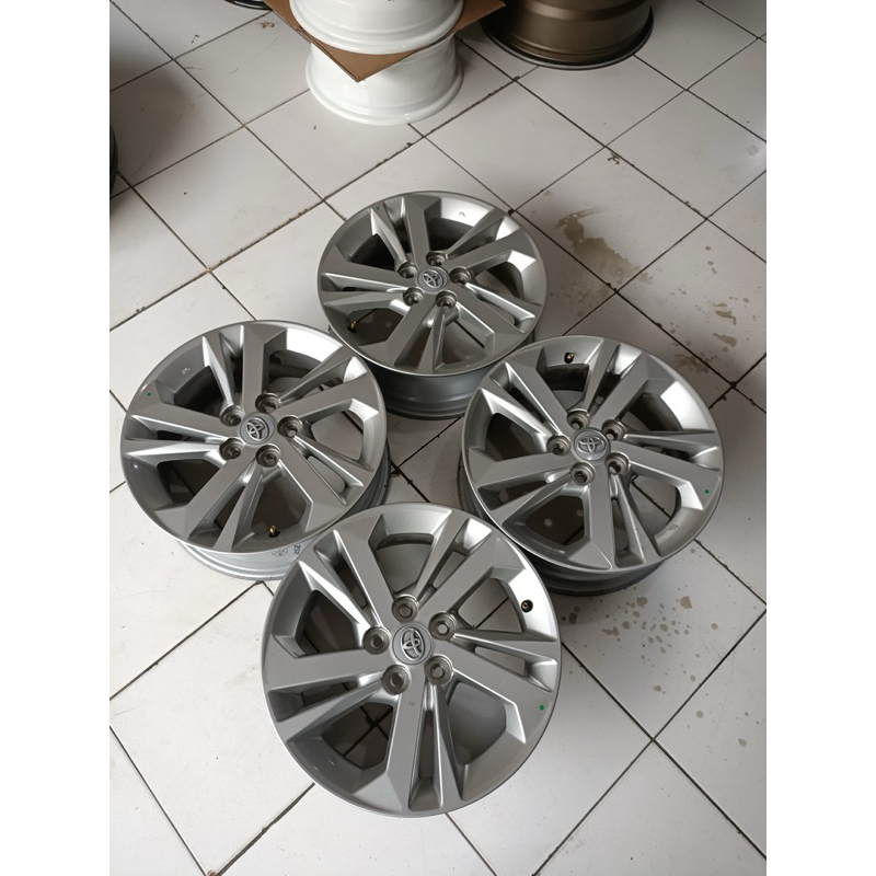 VELG MOBIL BEKAS TOYOTA AVANZA THN 2024 RING 15x5,5 H5x100 ET 45