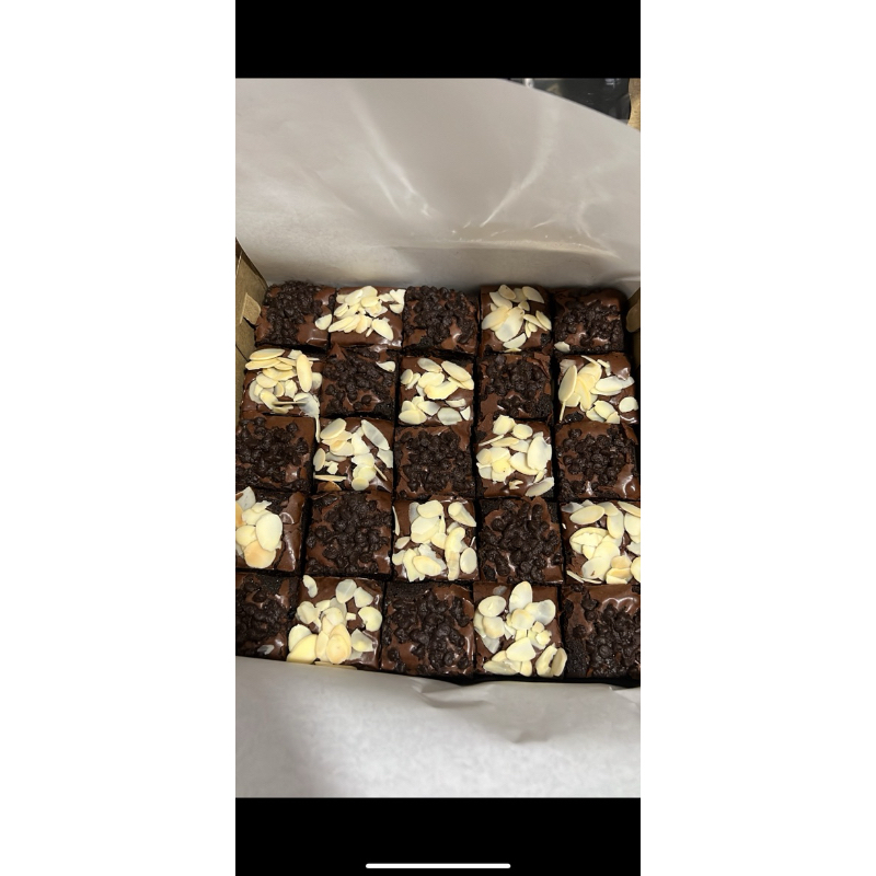 

fudgy brownies almond chips