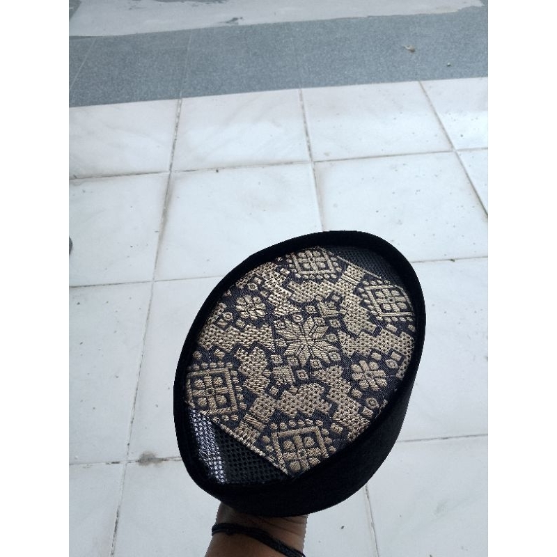 PECI SONGKOK Bludru Hitam Ac Motif Atas Kain Songket Gold