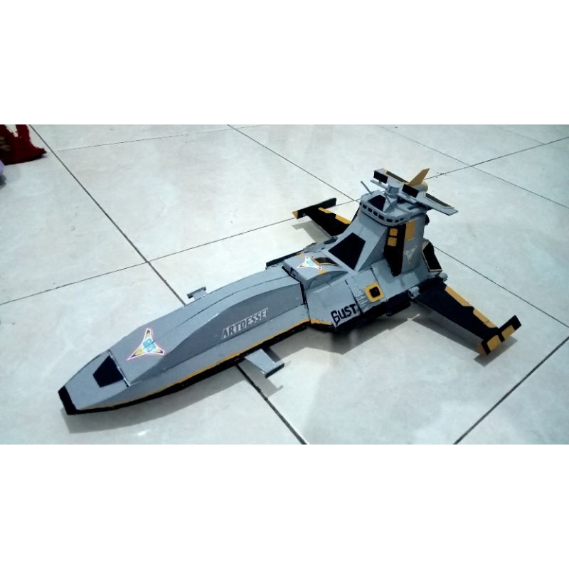 miniatur pesawat angkasa Ultraman tiga (Artdessei)