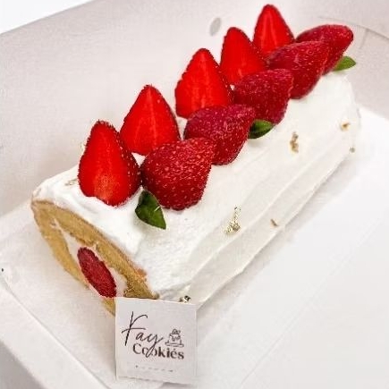 

Bolu Gulung Strawberry Shortcake uk Medium - by Fay Cookie